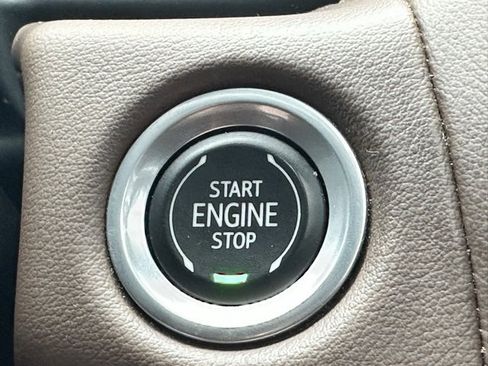 Used 2021 Chevrolet Suburban High Country image 18