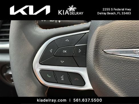 Used 2023 Chrysler Pacifica Pinnacle FWD image 30