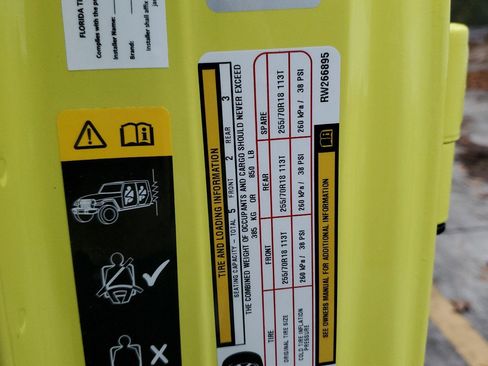 Used 2024 Jeep Wrangler Sahara image 32