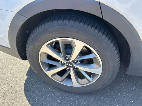 Used 2019 Kia Sorento EX image 13