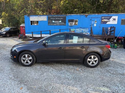 Used 2016 Chevrolet Cruze LT image 2