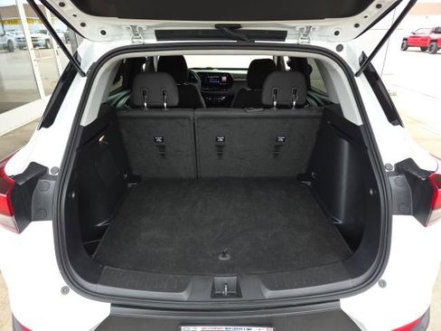 Used 2025 Chevrolet TrailBlazer LT AWD/4WD image 19
