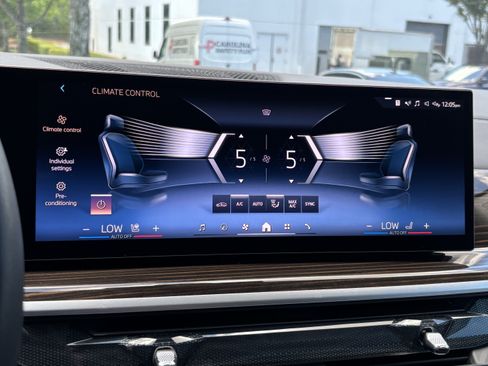 Certified 2025 BMW X7 xDrive40i AWD/4WD image 29