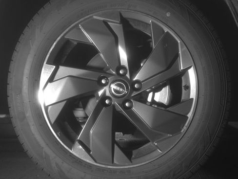 Used 2025 Nissan Rogue SV FWD image 13