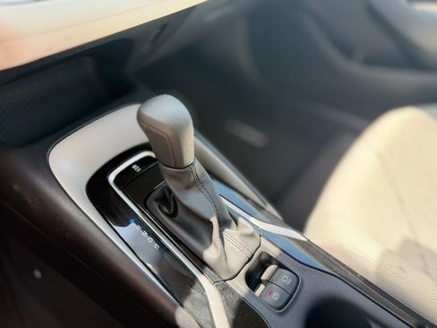 Used 2020 Toyota Corolla LE FWD image 39
