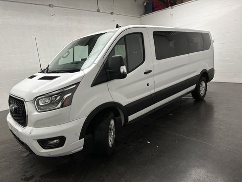 Used 2023 Ford Transit 350 XLT image 5