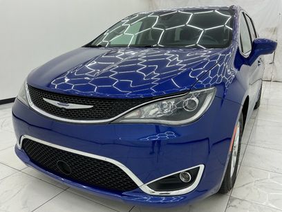 Used 2020 Chrysler Pacifica Touring w/ Advanced Safetytec Group