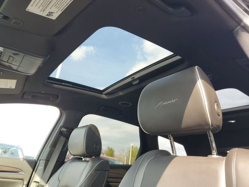 Certified 2023 Buick Enclave Avenir image 7