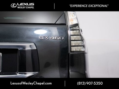 Used 2023 Lexus GX 460 Premium w/ Accessory Package AWD/4WD image 8