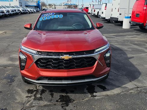 Used 2024 Chevrolet Trax LT w/ Driver Confidence Package image 2