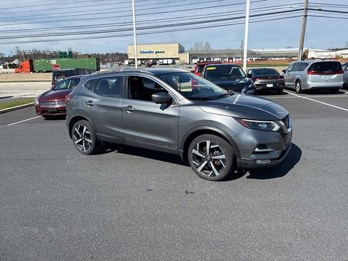 Used 2020 Nissan Rogue Sport SL w/ Premium Package image 3