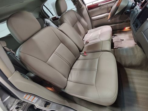 Used 2004 Lincoln Town Car Ultimate image 13