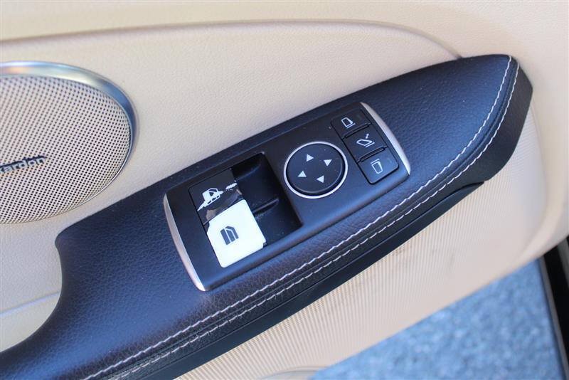 Used 2015 Mercedes-Benz SLK 250 w/ Premium Package image 17