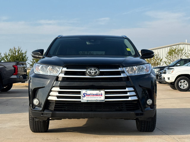 Used 2017 Toyota Highlander XLE FWD image 2