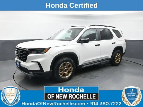 Used 2024 Honda Pilot TrailSport image 1