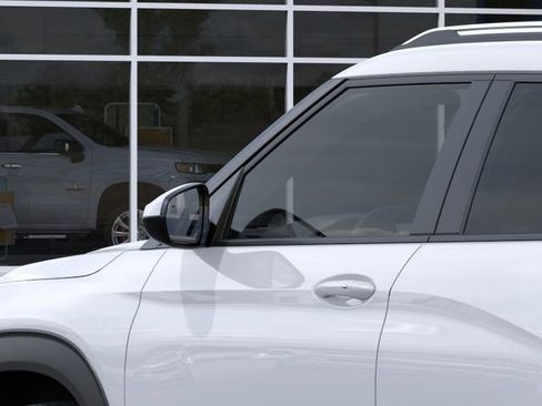 New 2026 Chevrolet TrailBlazer LT w/ Convenience Package FWD image 12