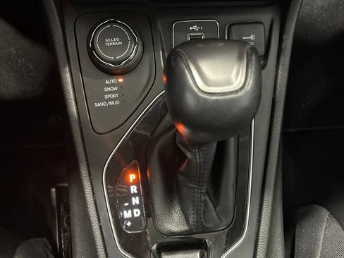 Used 2021 Jeep Cherokee Limited AWD/4WD image 26