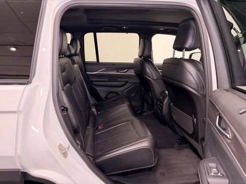 Used 2024 Jeep Grand Cherokee Limited w/ Luxury Tech Group II image 10