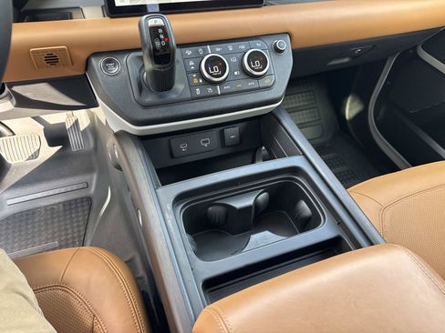 Used 2023 Land Rover Defender 110 SE image 26