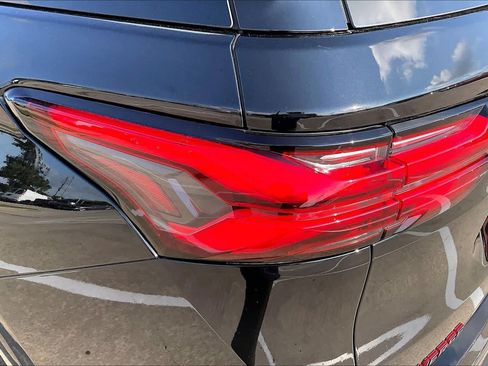 Used 2023 Chevrolet Traverse Premier w/ Redline Edition FWD image 55