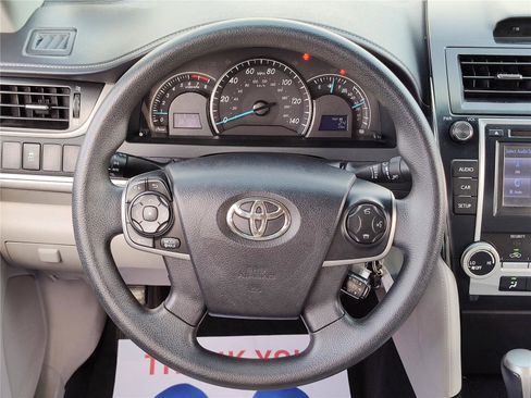 Used 2014 Toyota Camry LE image 17