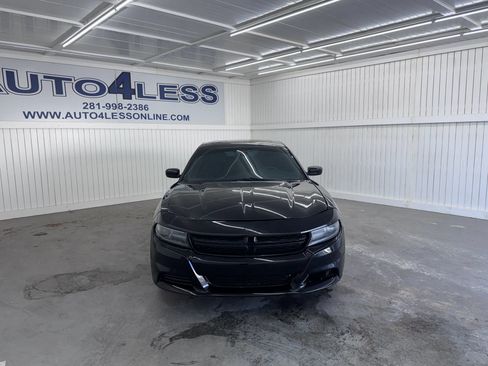 Used 2019 Dodge Charger SXT w/ Leather Interior Group RWD image 2
