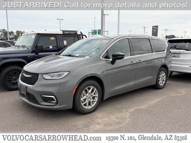 Used 2025 Chrysler Pacifica Select FWD image 1