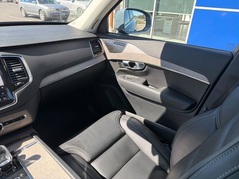 Used 2023 Volvo XC90 B6 Ultimate w/ Protection Package image 12