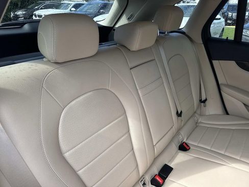 Used 2022 Mercedes-Benz GLC 300 image 11