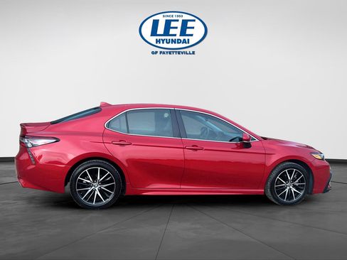 Used 2023 Toyota Camry SE image 6