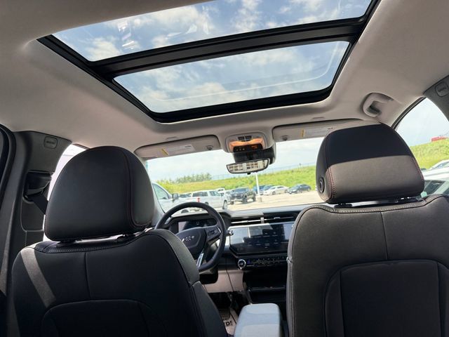 Certified 2027 Chevrolet Bolt RS w/ Technology Package FWD image 18