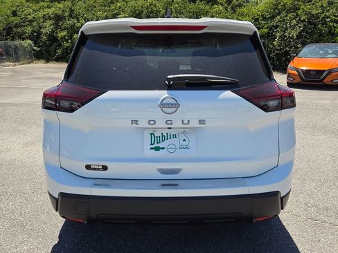 New 2026 Nissan Rogue SV FWD image 9