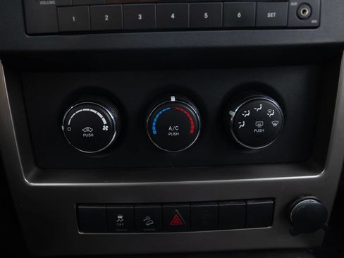 Used 2012 Jeep Liberty Sport AWD/4WD image 34