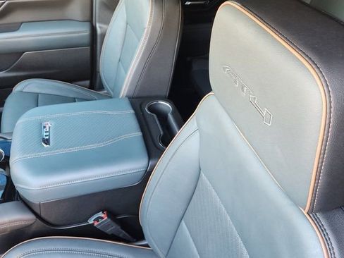 Used 2025 GMC Yukon XL AT4 w/ AT4 Premium Package image 21