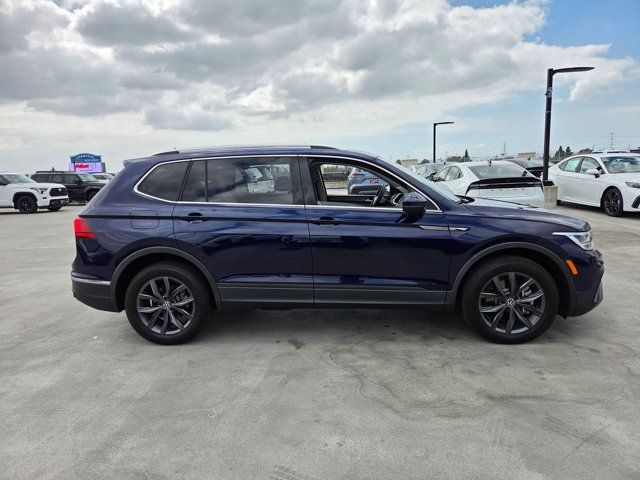 Used 2023 Volkswagen Tiguan SE FWD image 4