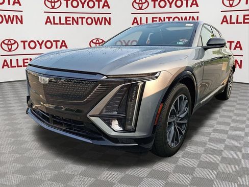 Used 2025 Cadillac Lyriq Sport w/ LPO, Floor Liner Package AWD/4WD image 3