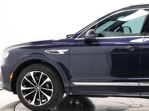 Used 2021 Bentley Bentayga AWD/4WD image 8