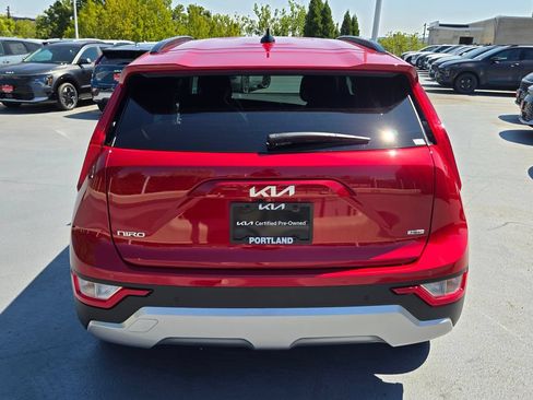 Certified 2025 Kia Niro EX FWD image 4