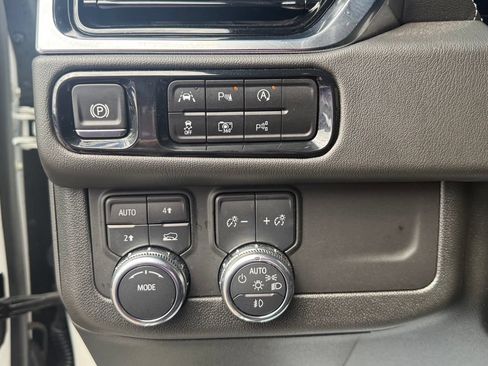 Used 2025 GMC Yukon XL Denali w/ Sun & Power Step Package AWD/4WD image 14