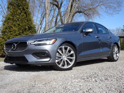 Used 2021 Volvo S60 T6 Momentum w/ Climate Package