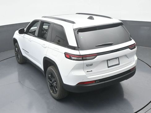 Used 2025 Jeep Grand Cherokee Altitude image 43