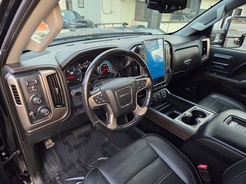 Used 2019 GMC Sierra 2500 Denali w/ Duramax Plus Package image 11
