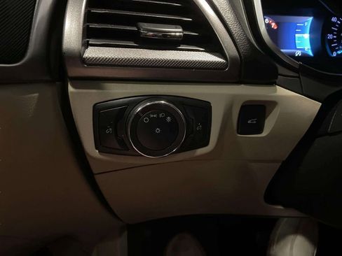 Used 2020 Ford Fusion SE FWD image 41
