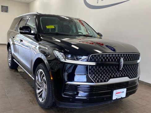 New 2025 Lincoln Navigator L Reserve image 2