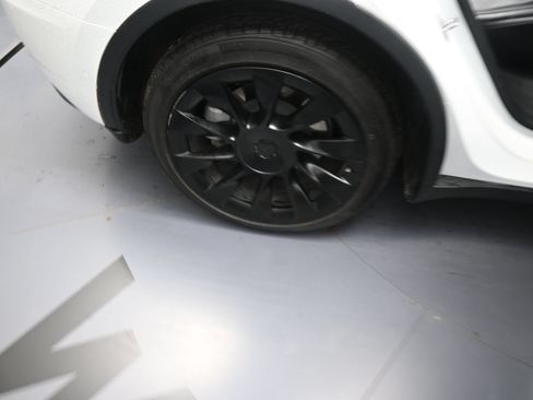 Used 2021 Tesla Model Y Long Range AWD/4WD image 21