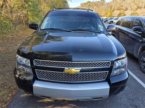 Used 2013 Chevrolet Avalanche LT w/ Suspension Package, Off-Road image 2