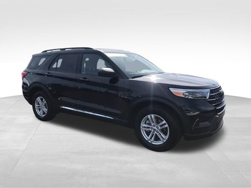 Used 2022 Ford Explorer XLT AWD/4WD image 2