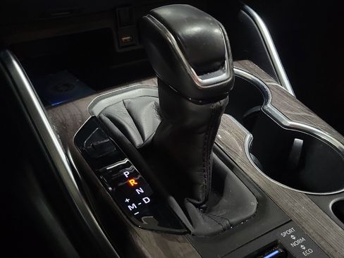 Used 2020 Toyota Highlander Limited image 34