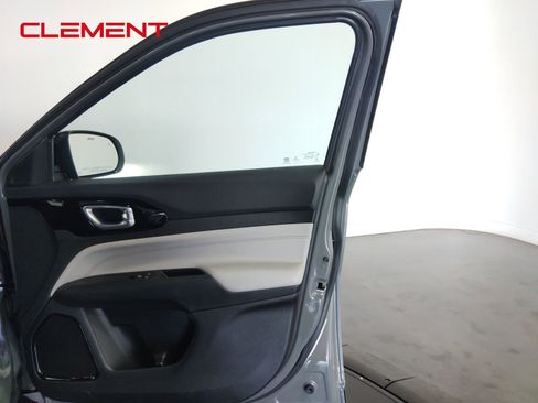 Used 2022 Jeep Compass Limited image 41