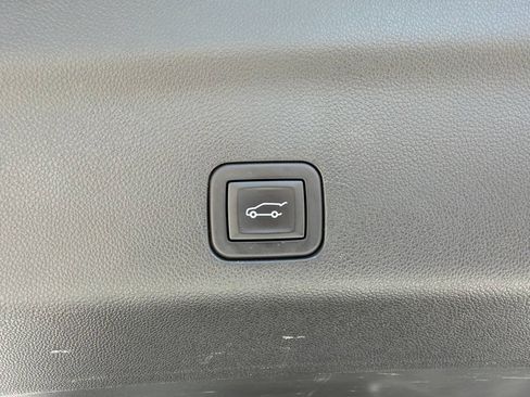 Used 2024 Chevrolet Tahoe High Country AWD/4WD image 15